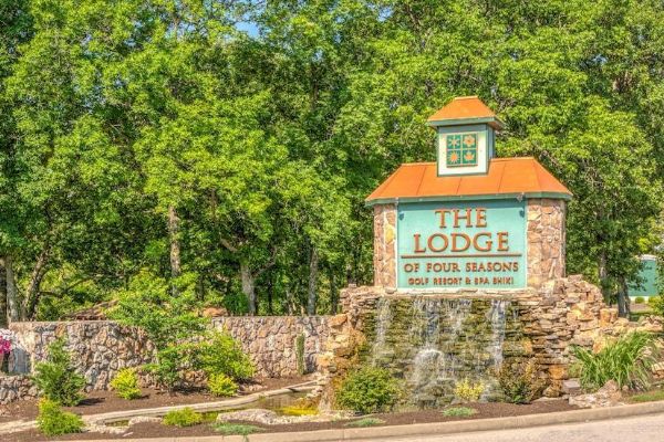 Marina & Spa Lodge Of Four Seasons Golf Resort (Village of Four Seasons)